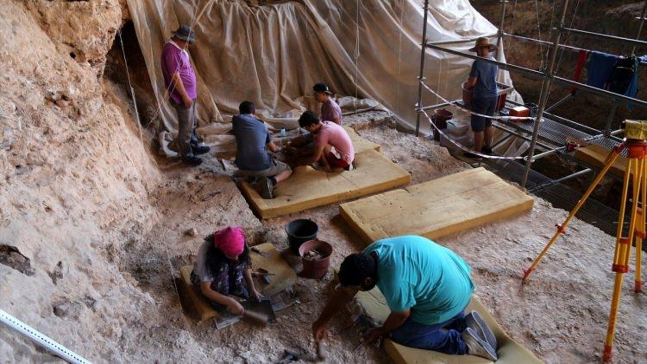 Karain Mağarası'nda 350 bin yıllık kemik parçaları bulundu