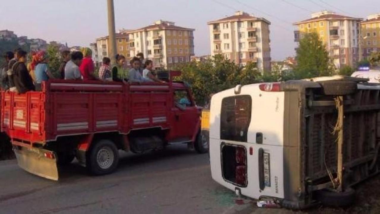 Fındık işçilerini taşıyan minibüs devrildi