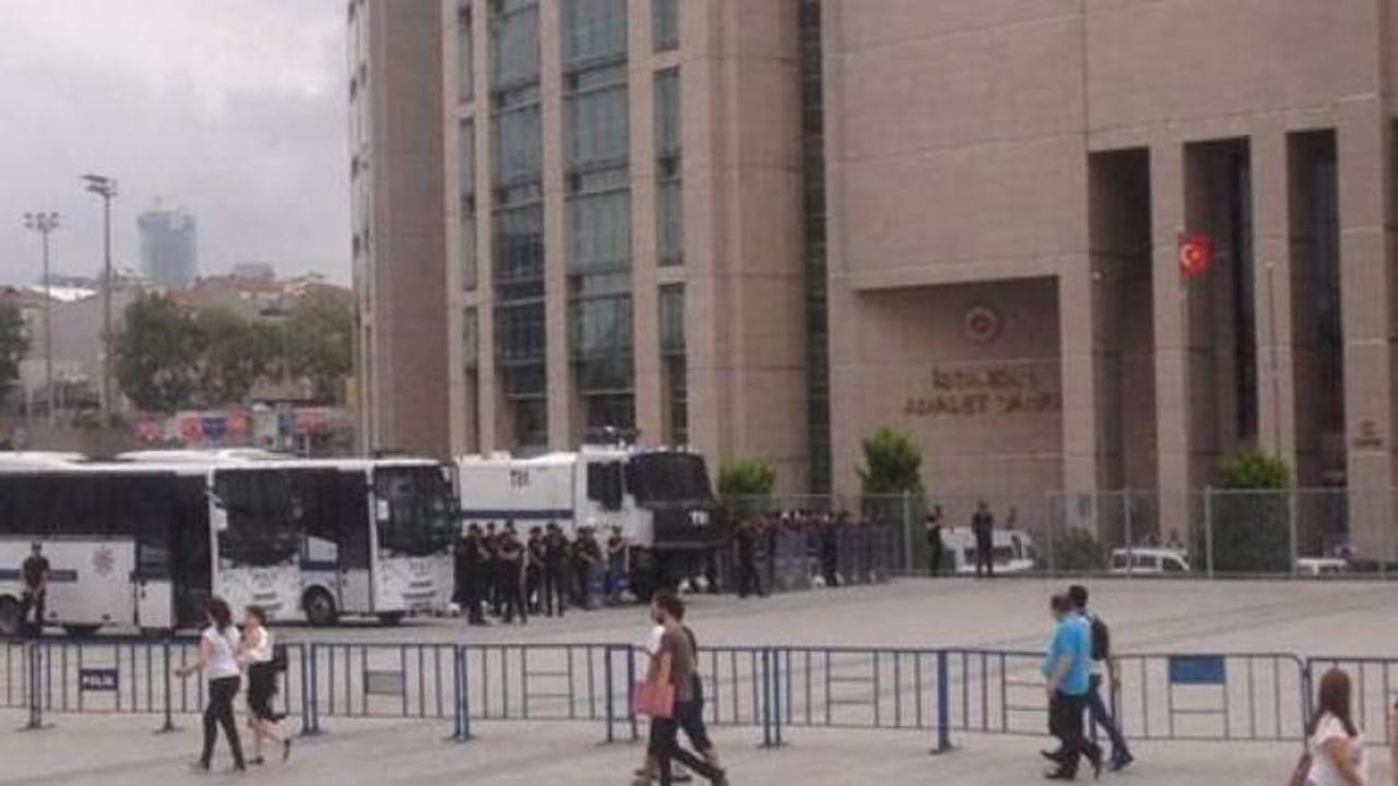 İstanbul Adalet Sarayı önünde gözaltı