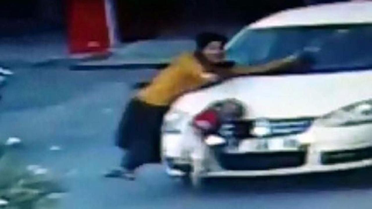 Oğlunu otomobilin altında kalmaktan kurtaramadı