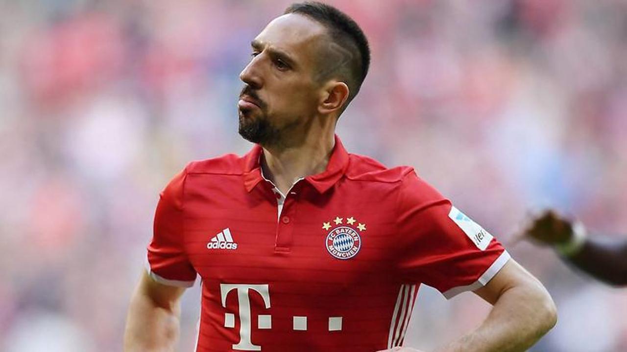 Bayern Münih Ribery'i resmen açıkladı!