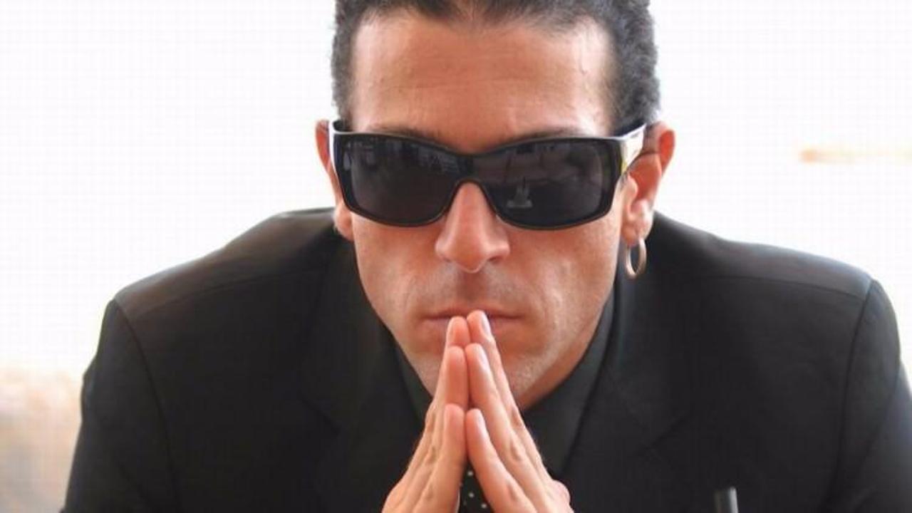 &Uuml;nl&uuml; oyuncu Toprak Sergen Ege'ye yerleşti