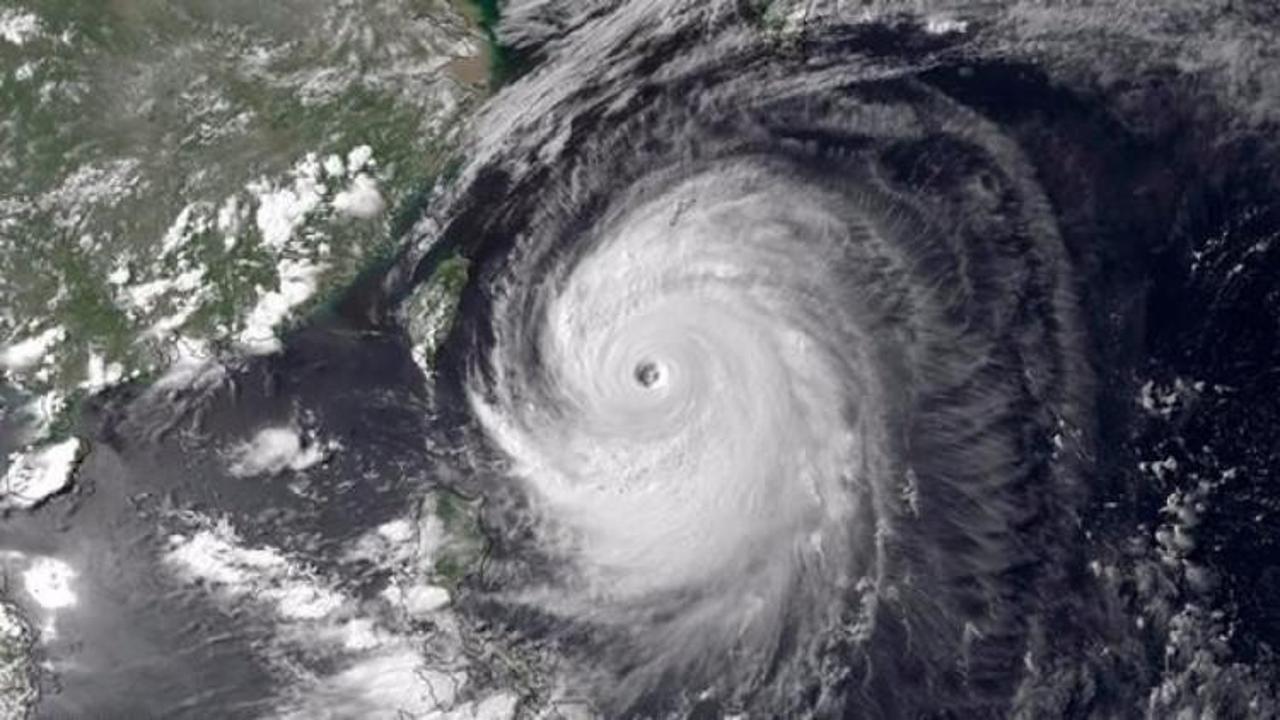 Japonya'da tayfun alarmı! 270 uçuş iptal edildi
