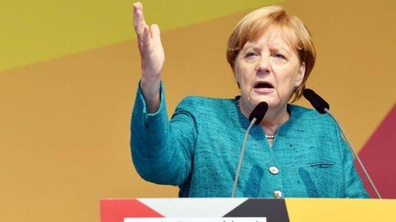 Merkel, Saksonya eyaletinde protesto edildi!