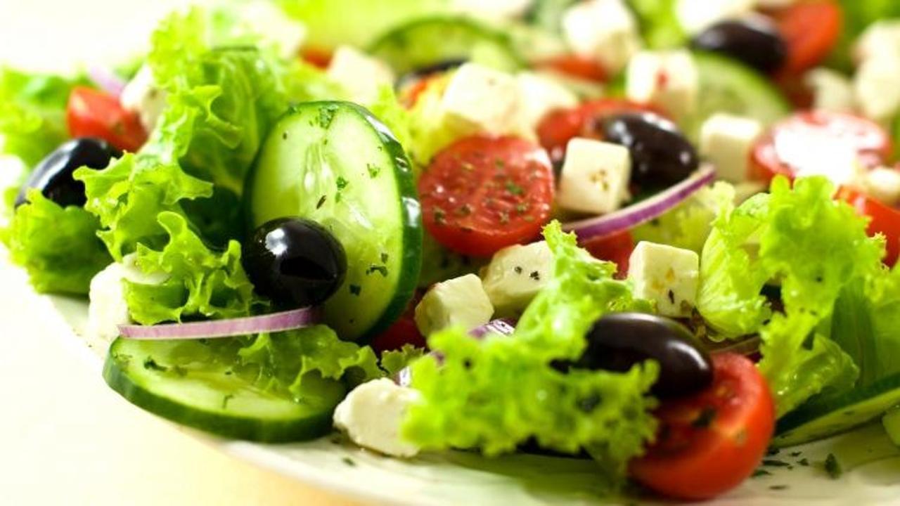 Salatayla doymak isteyenler için: 5 sağlıklı ve kolay salata tarifi
