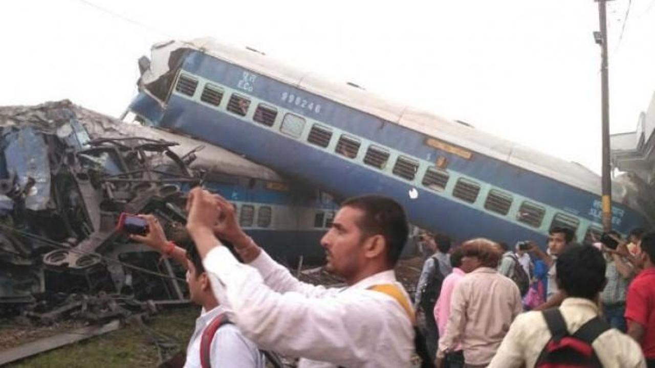 Tren raydan çıktı: 20 ölü, 150 yaralı 