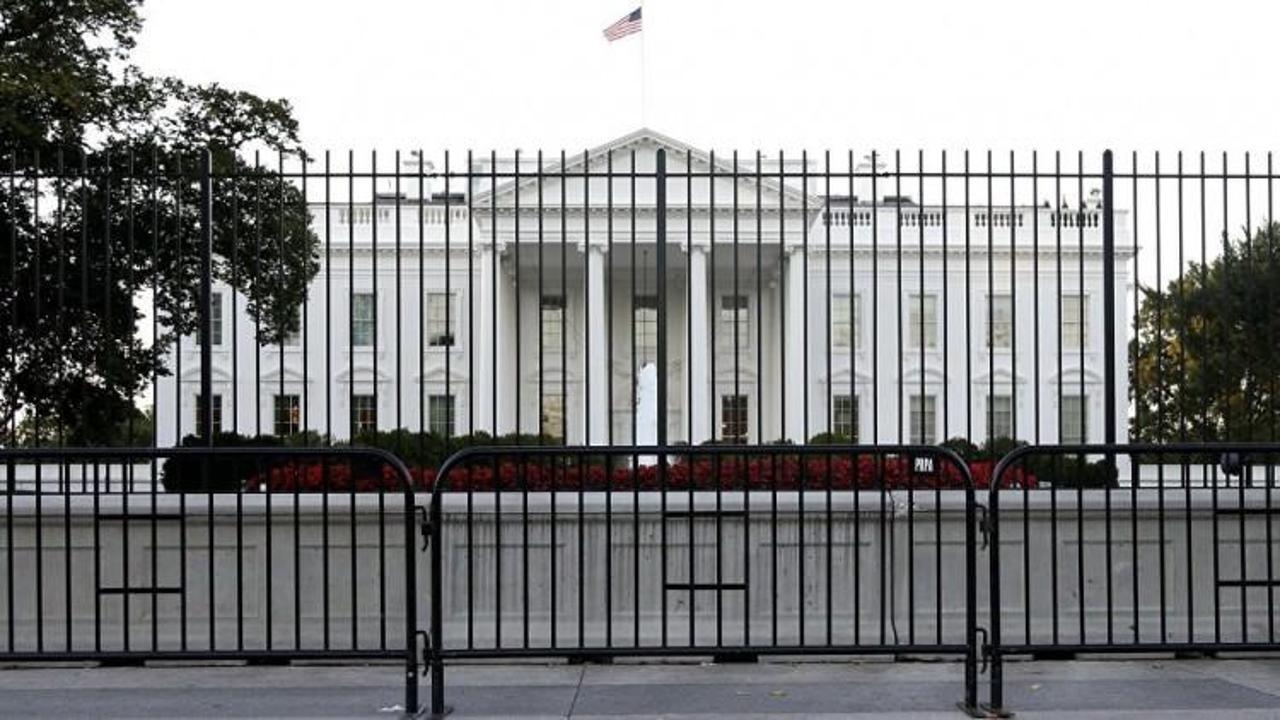Beyaz Saray giriş çıkışlara kapatıldı