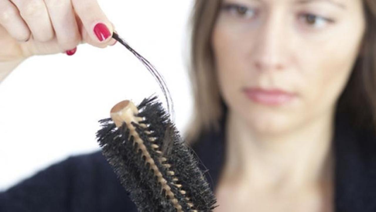 Sa&ccedil; d&ouml;k&uuml;lmesini durduran doğal maske