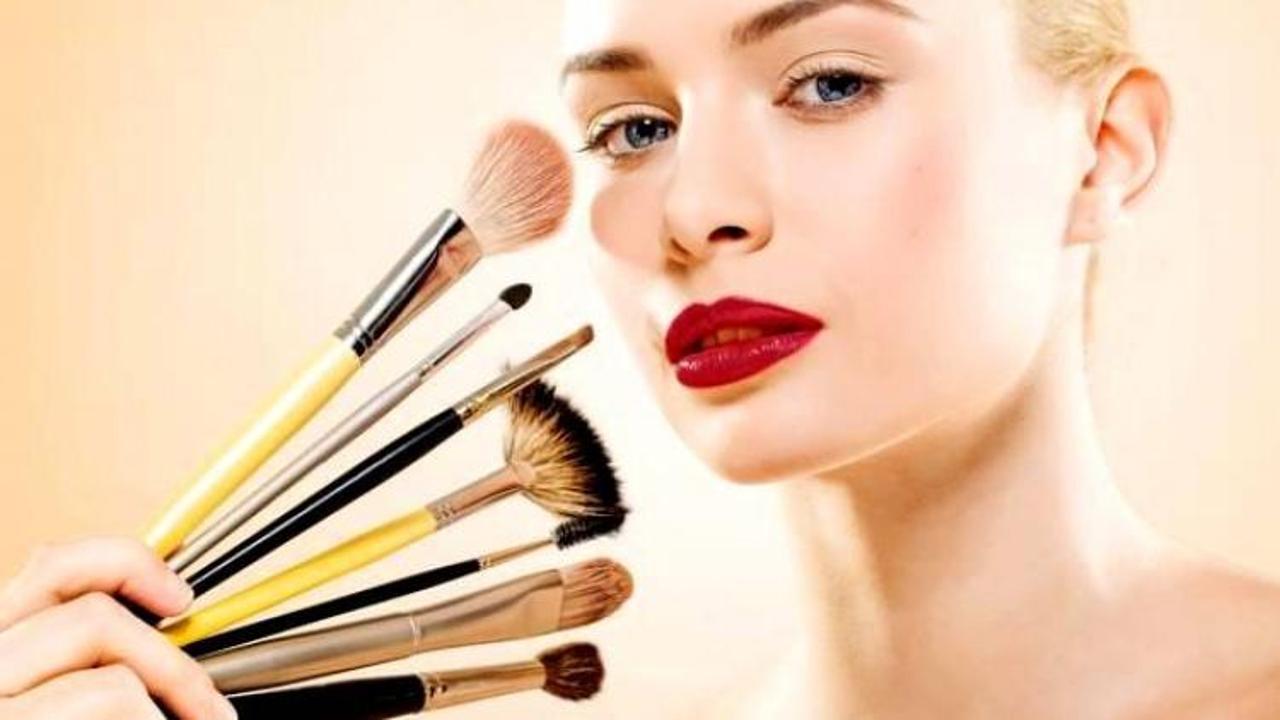 Suya ve g&uuml;neşe dayanıklı bir makyaj i&ccedil;in...