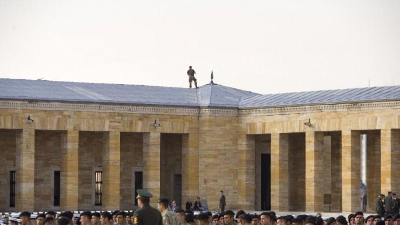 Anıtkabir'de bug&uuml;n! Dikkat &ccedil;eken kare...