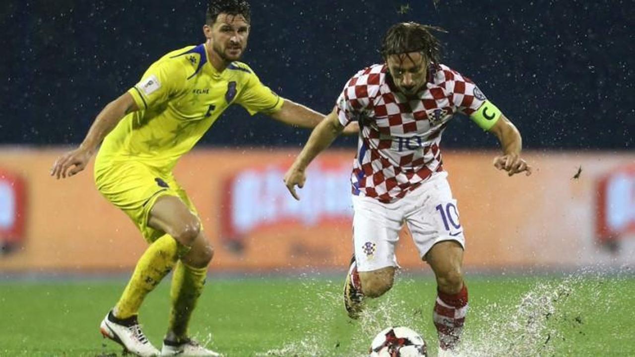 Hırvatistan-Kosova maçı tatil edildi