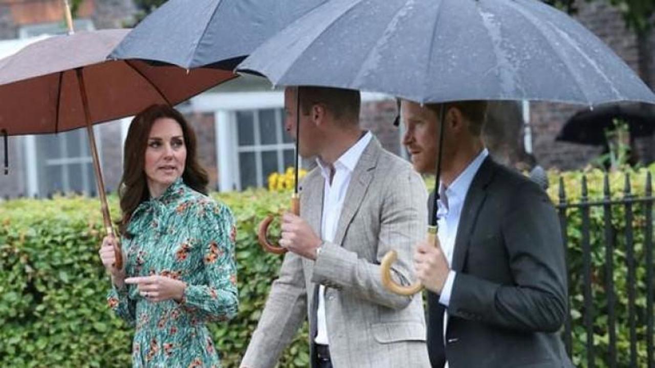 Kate Middleton'ın elbisesi anma t&ouml;renine damga vurdu