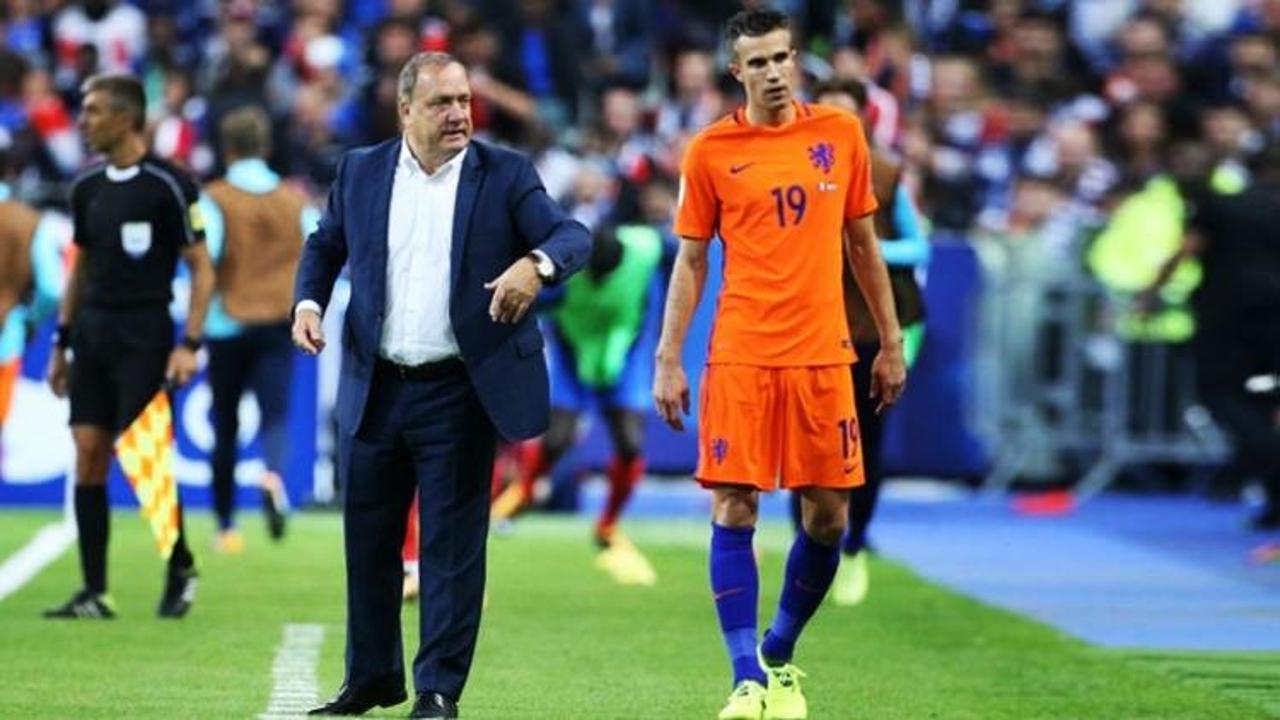 Van Persie, sakatlığa davetiye çıkardı