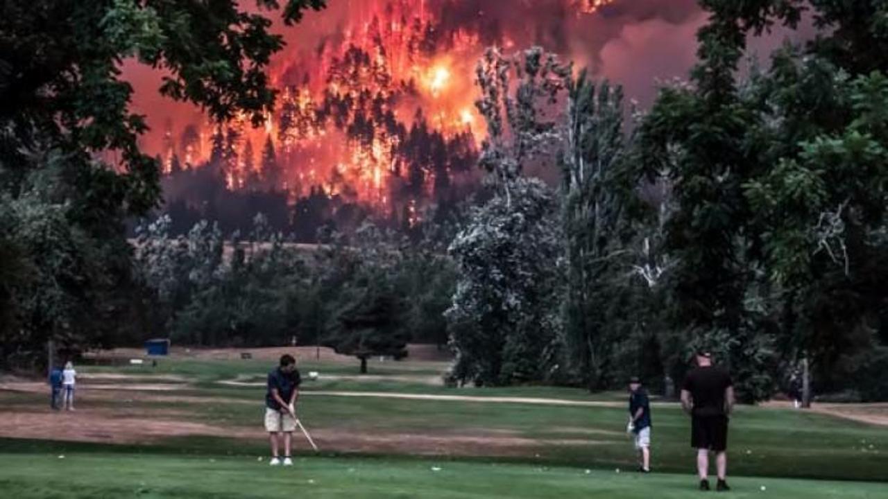 ABD'deki orman yangınında ilginç görüntü!