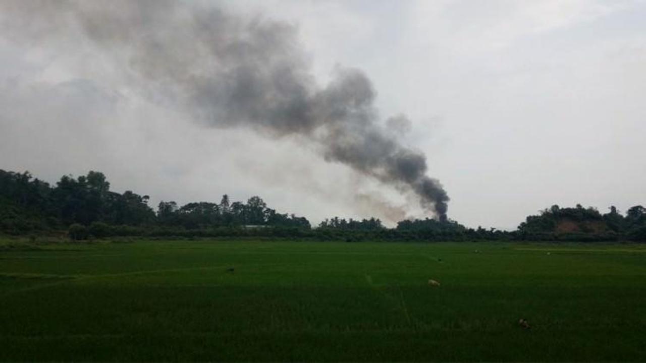 Cesetleri yakarak yok ediyorlar