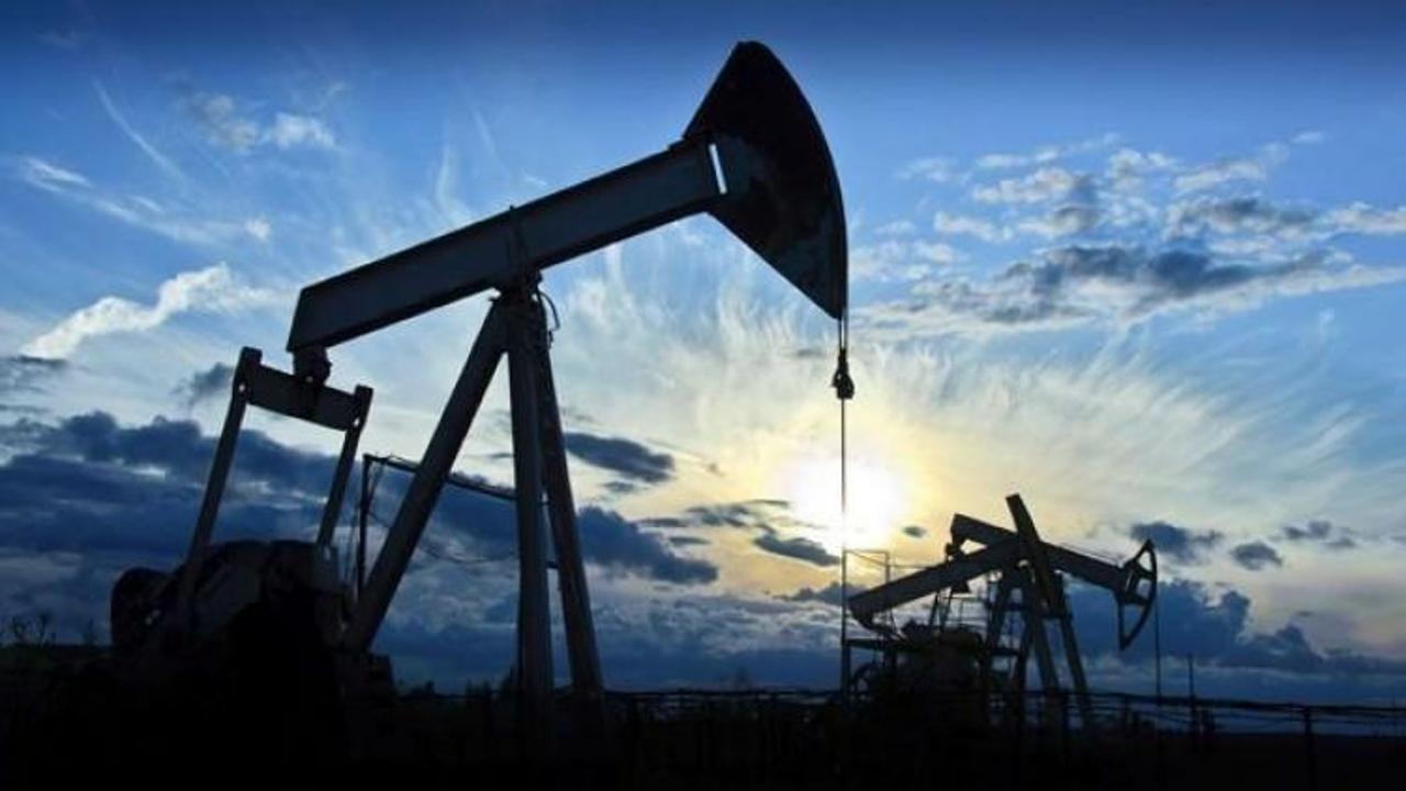 Brent petrolün varil fiyatı 55 doları zorluyor