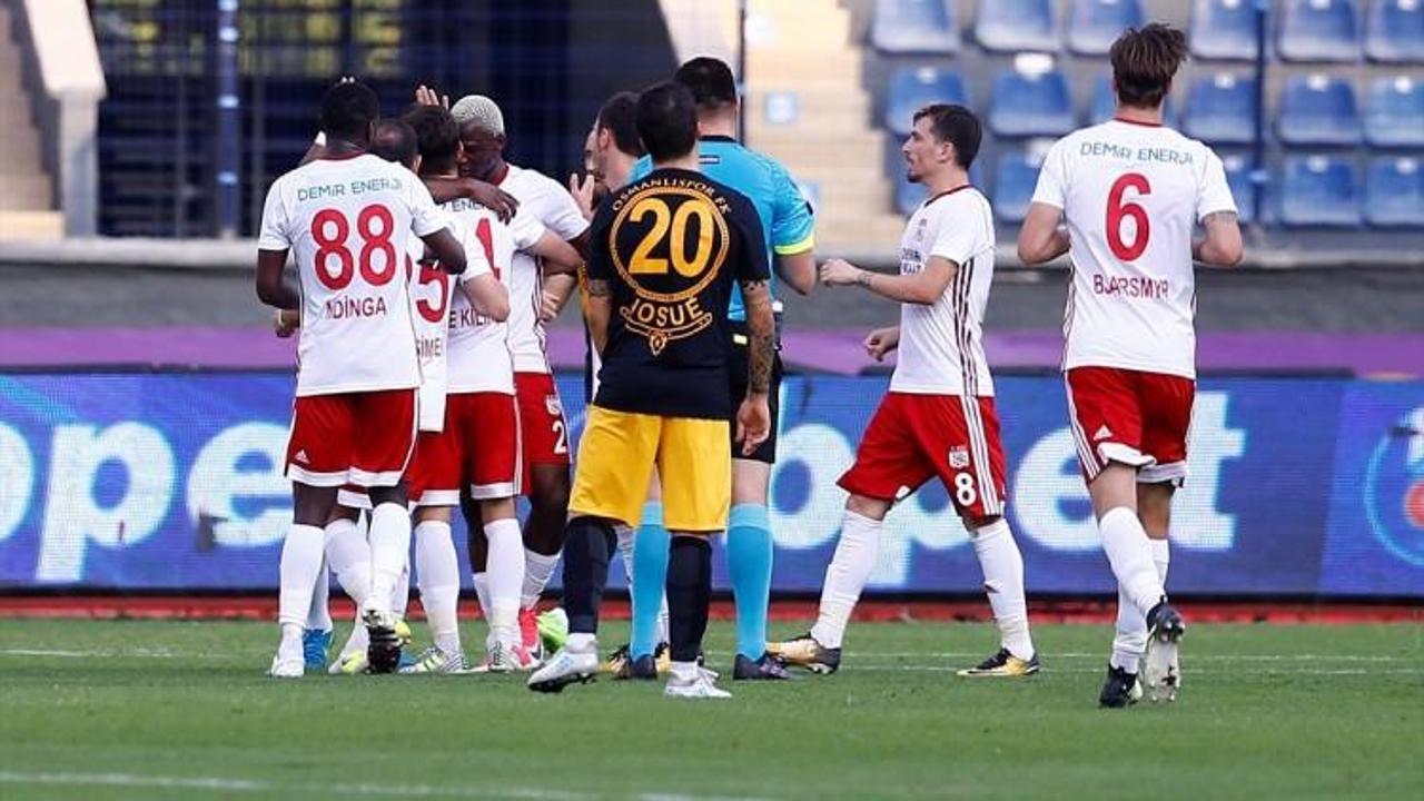 6 gollü çılgın maçta gülen Sivasspor!