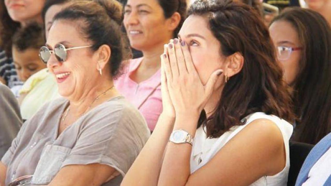 Berg&uuml;zar Korel'i ağlatan s&uuml;priz hediye