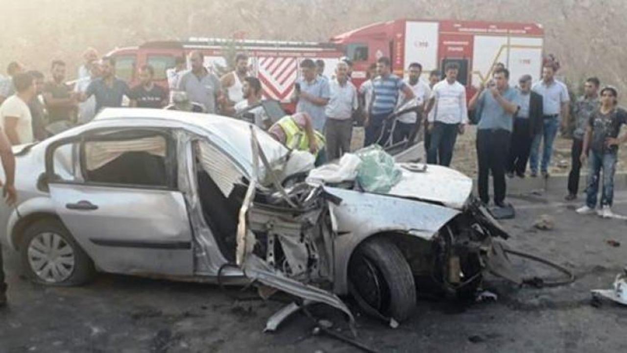 Hurdaya d&ouml;nen otomobilden sağ &ccedil;ıktı