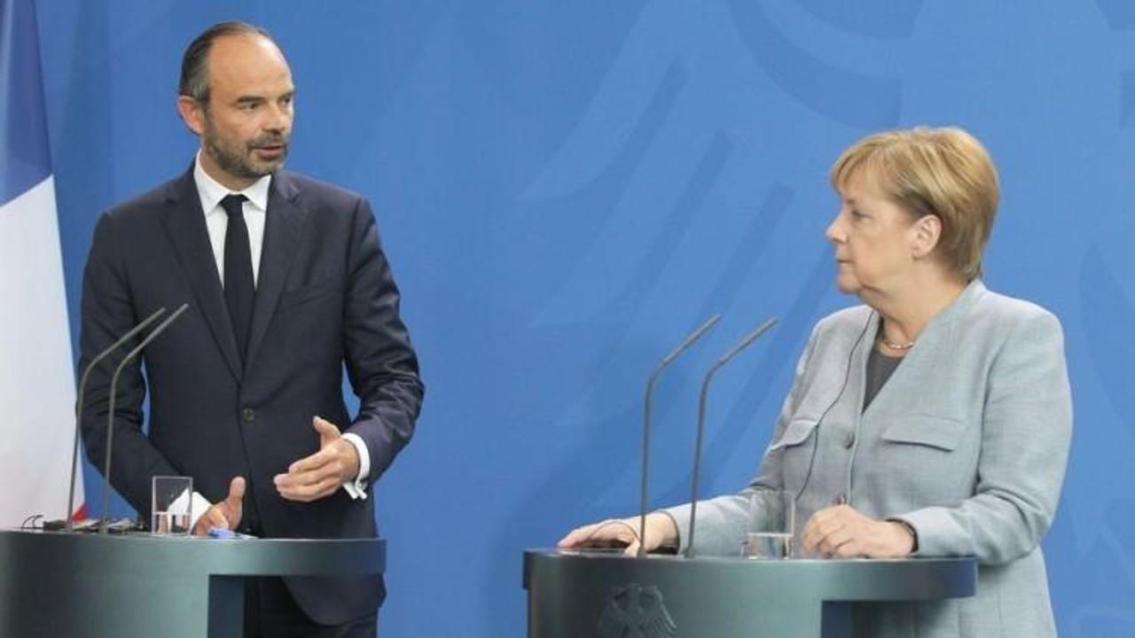 Merkel: Kamuoyu önünde tartışmamalıyız