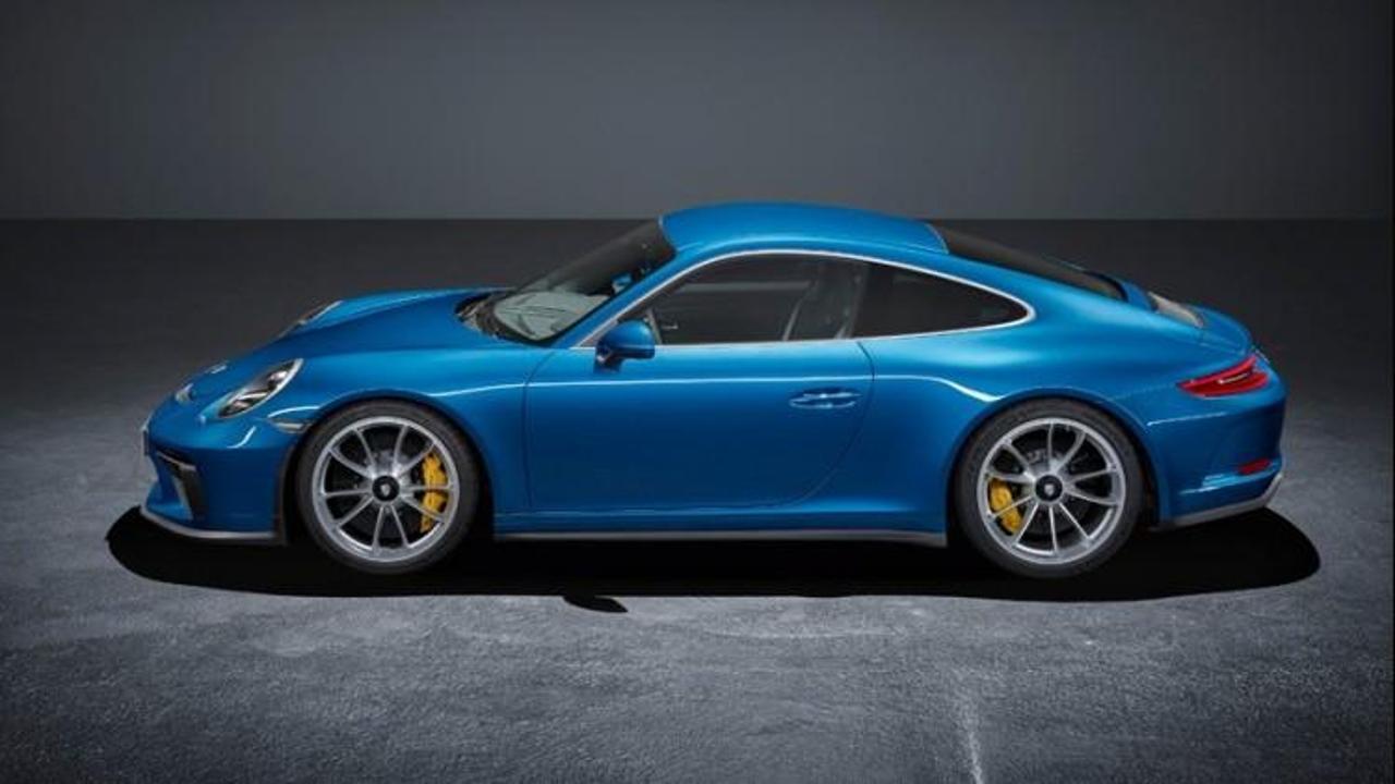 Porsche iki modelini tanıttı