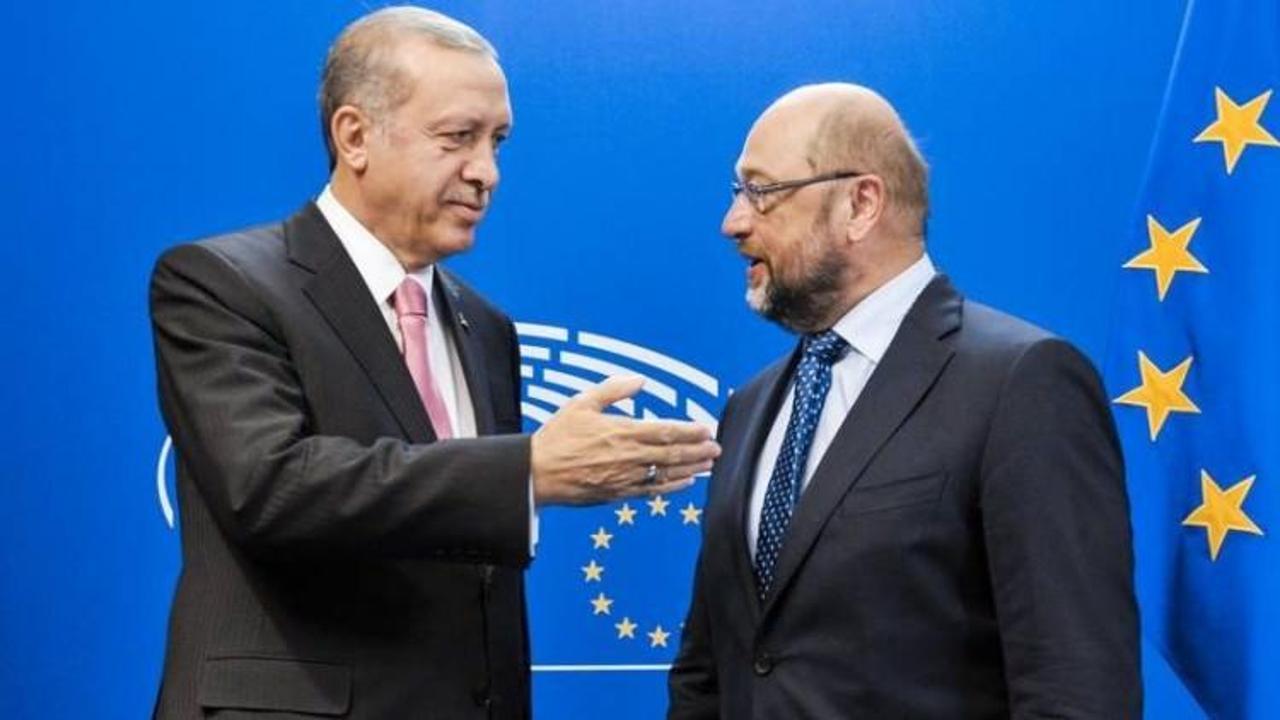 Schulz: 'Erdoğan'ın önünde diz çökmeyeceğim'