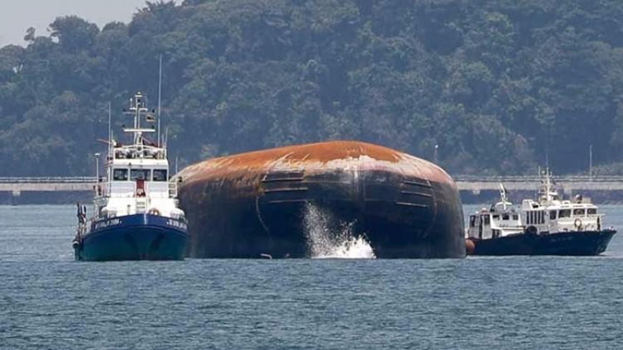 Singapur'da iki gemi çarpıştı! 2 ölü 3 kayıp