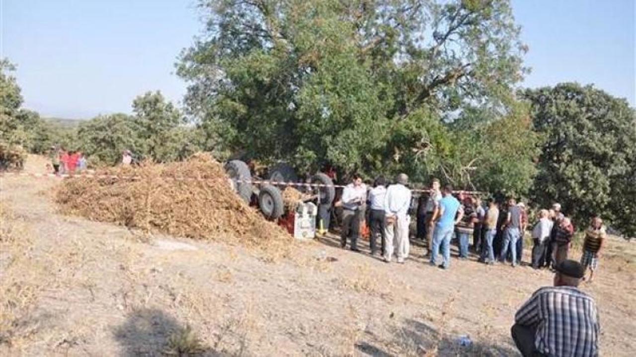 Trakt&ouml;r&uuml;n altında kalan baba- oğul &ouml;ld&uuml;