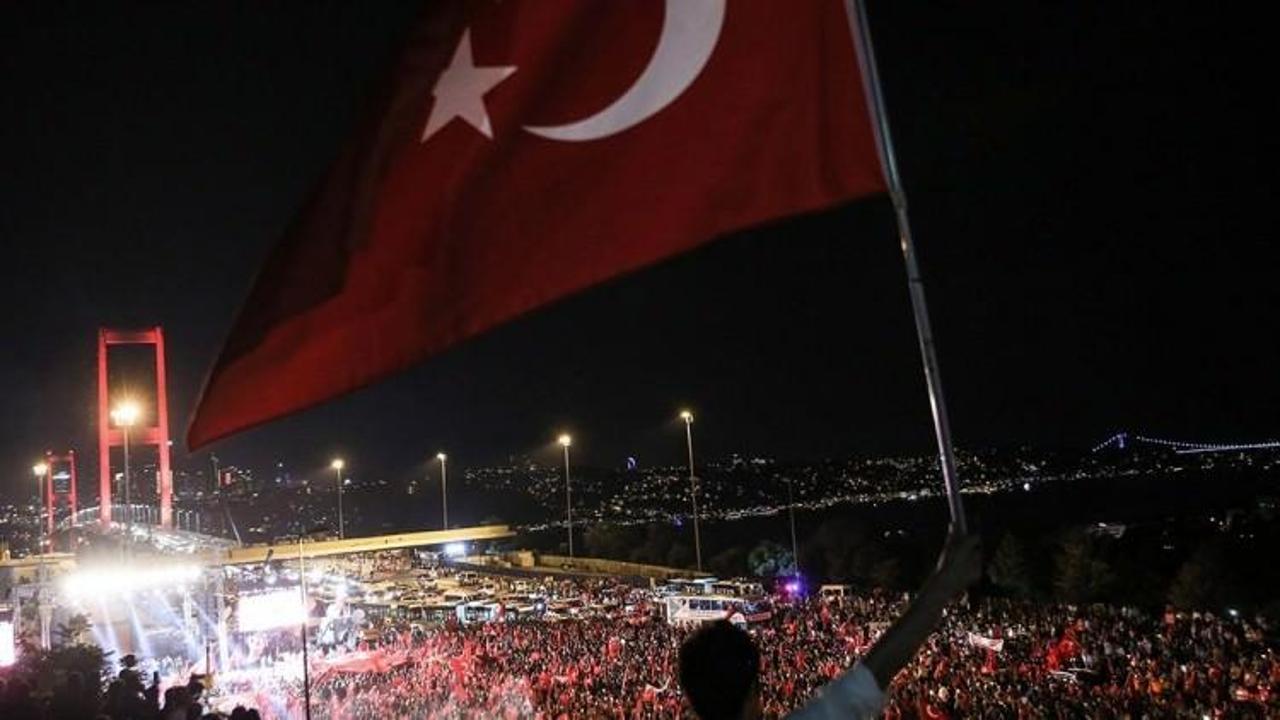 Türkiye darbe girişiminin etkisini çabuk atlattı