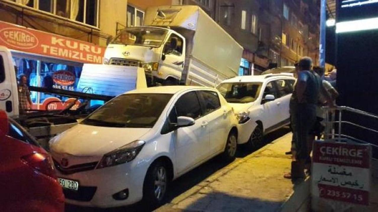 Freni boşalan kamyonet dehşet sa&ccedil;tı