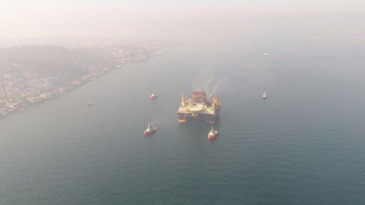 İstanbul Boğazı'nı kapatan gemi!