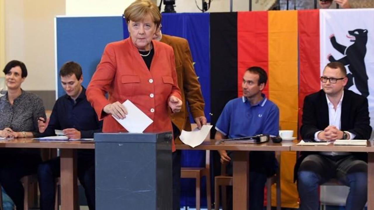 Merkel'den seçim sonrası acı itiraf!