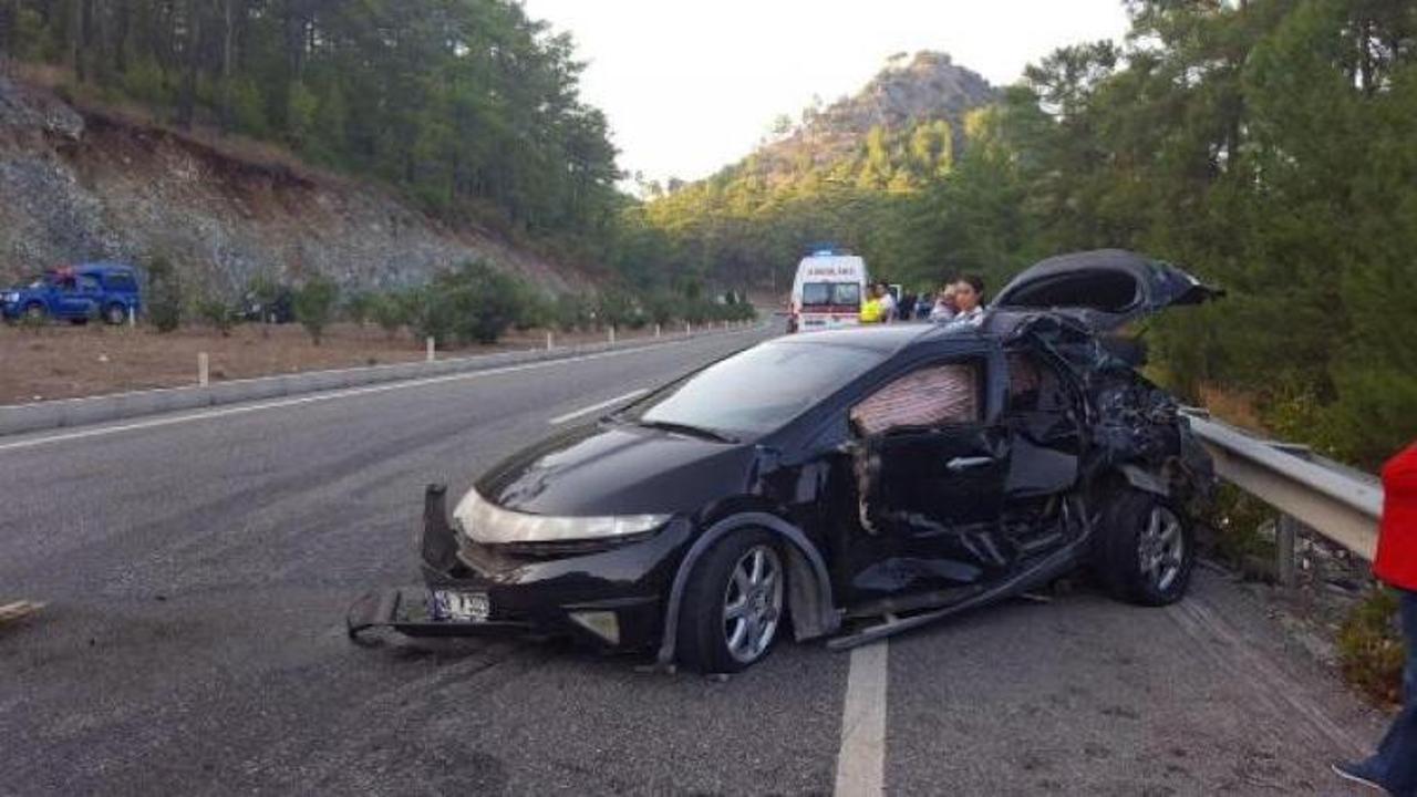 Minibüsle otomobil çarpıştı: 10 kişi yaralandı