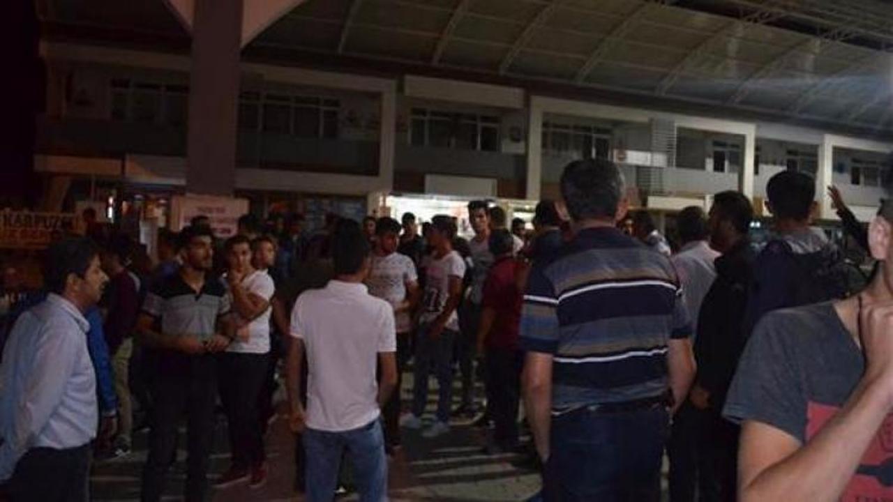 Antalya'da gergin gece... Yüzlerce kişi toplandı
