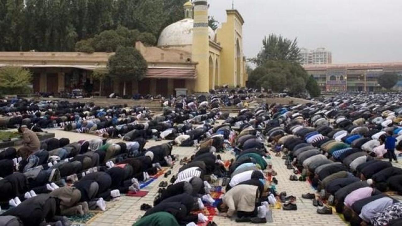 Uygur Türklerine Kur'an ve seccade yasağı!