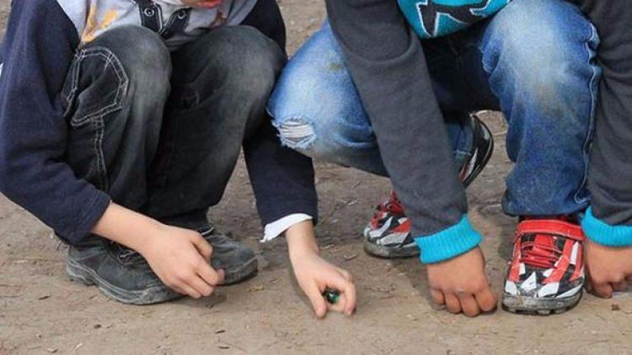 Buldukları cismi kurcaladılar! Biri &ouml;ld&uuml;