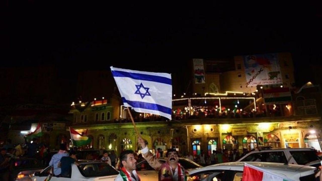 İsrail ve ABD bayraklı kutlama