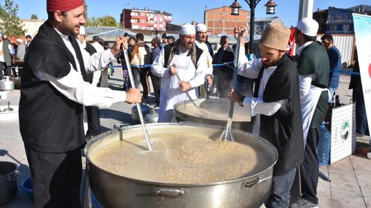 Kars'ta yaklaşık 3 bin kişiye aşure dağıtıldı