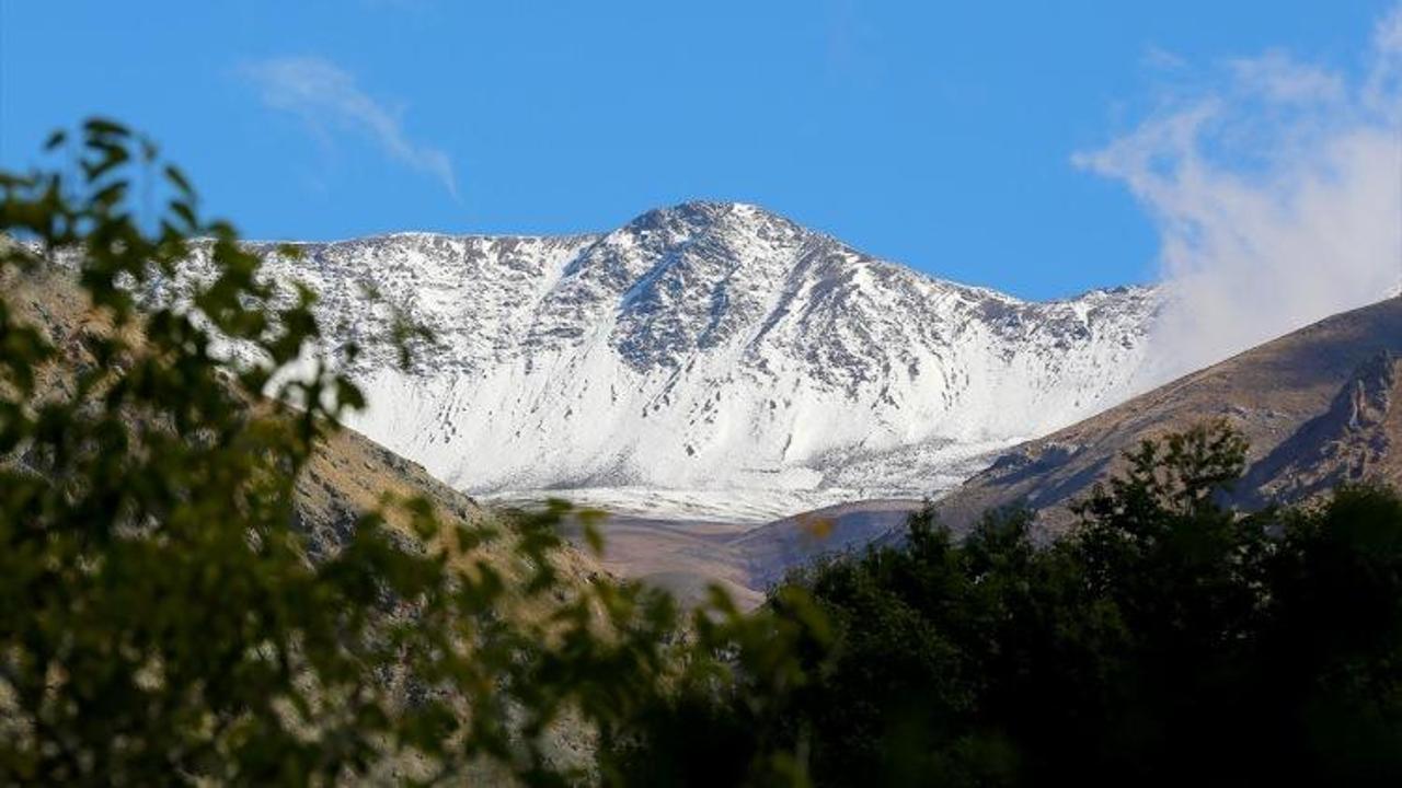 Erzincan'ın zirvesi beyaza büründü