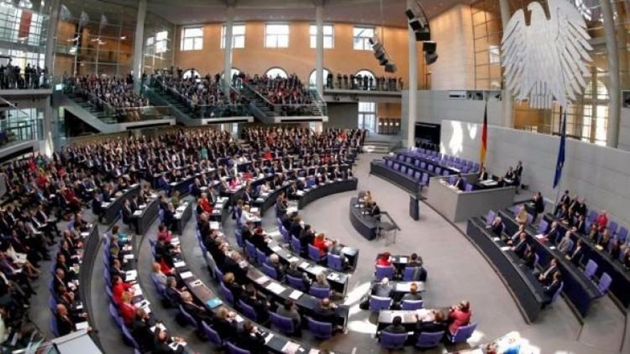 Alman Meclisi karıştı: Yanına oturmam
