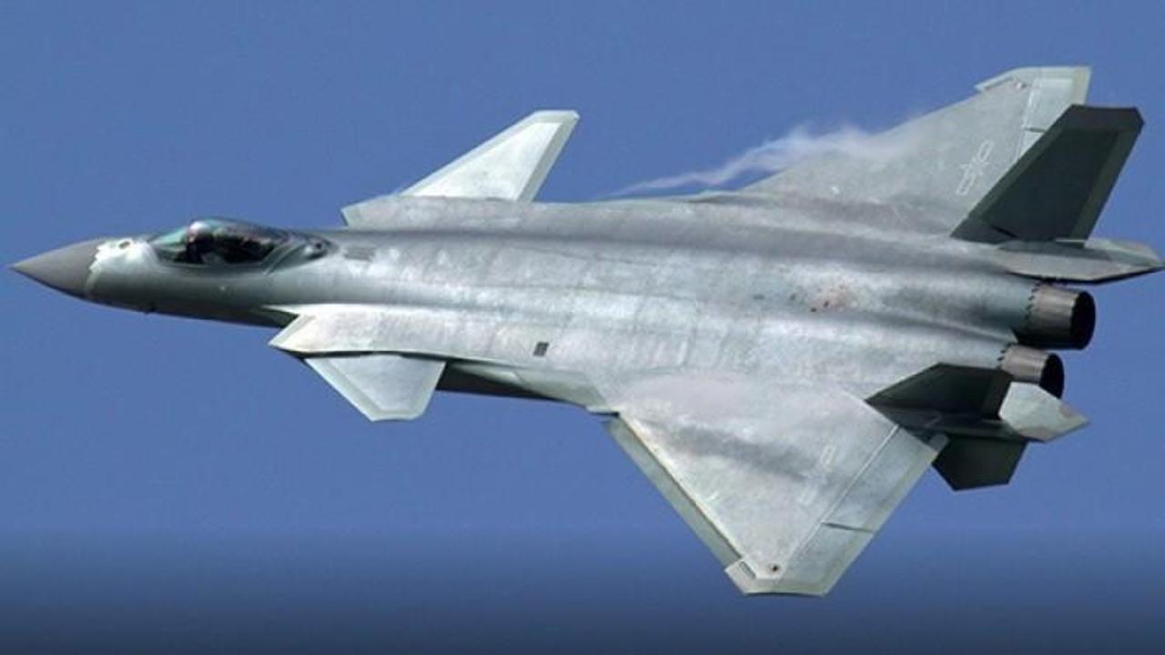 Çin'in yeni süper savaş uçağı görücüye çıktı
