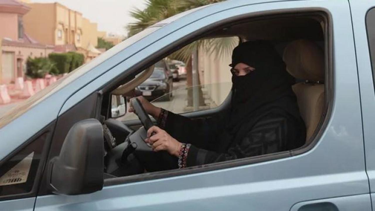 Suudi Arabistan'da kadın sürücü kaza yaptı!