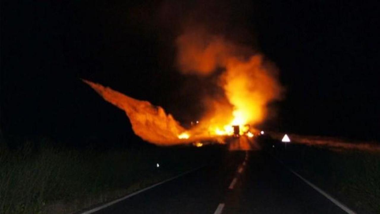 Teröristler AK Partili başkanın aracını yaktılar