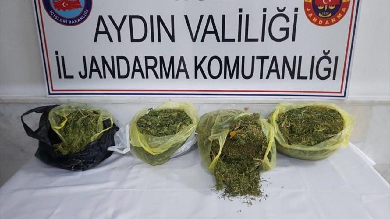 Aydın'da jandarmadan kaçan araçtan uyuşturucu çıktı