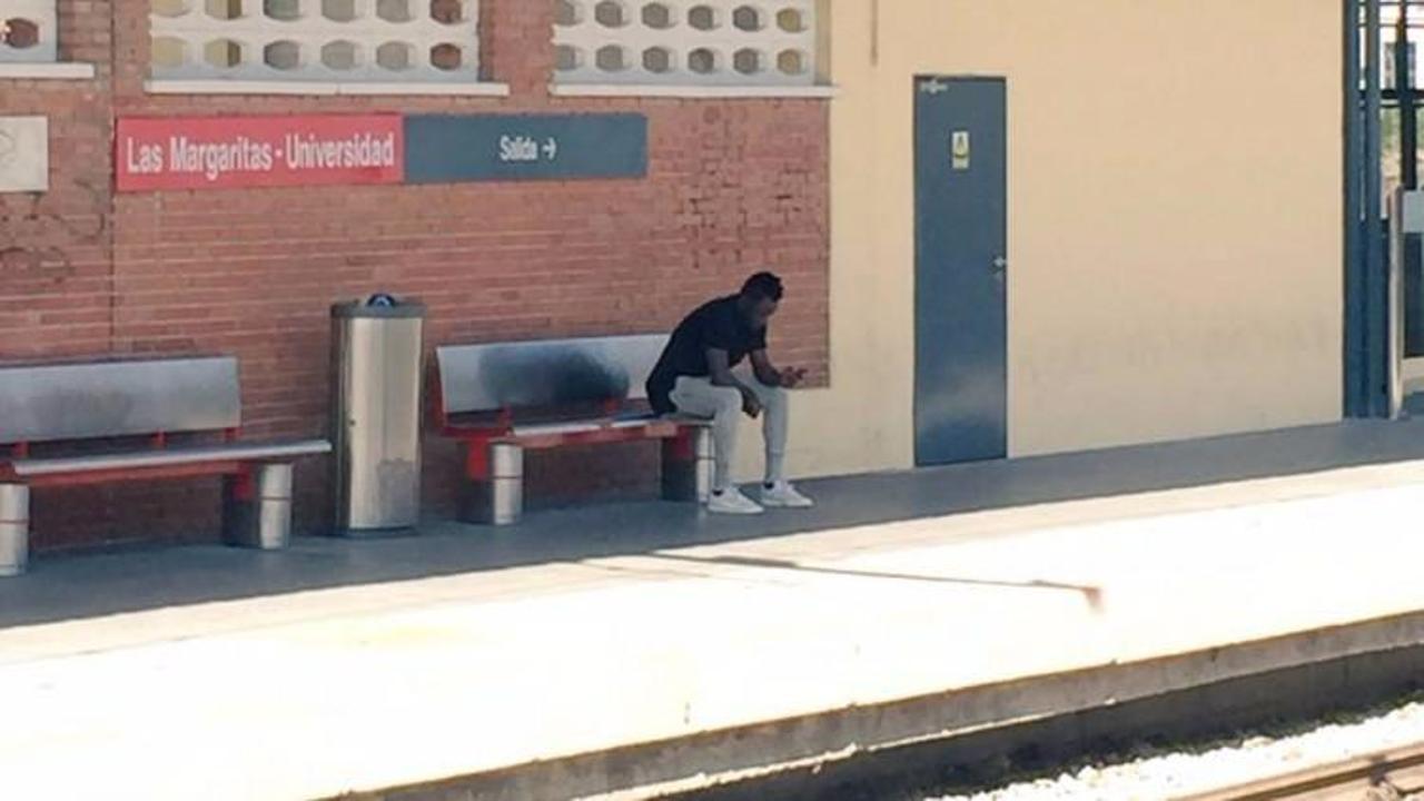 İspanya'da gündem oldu! Tren beklerken görüldü