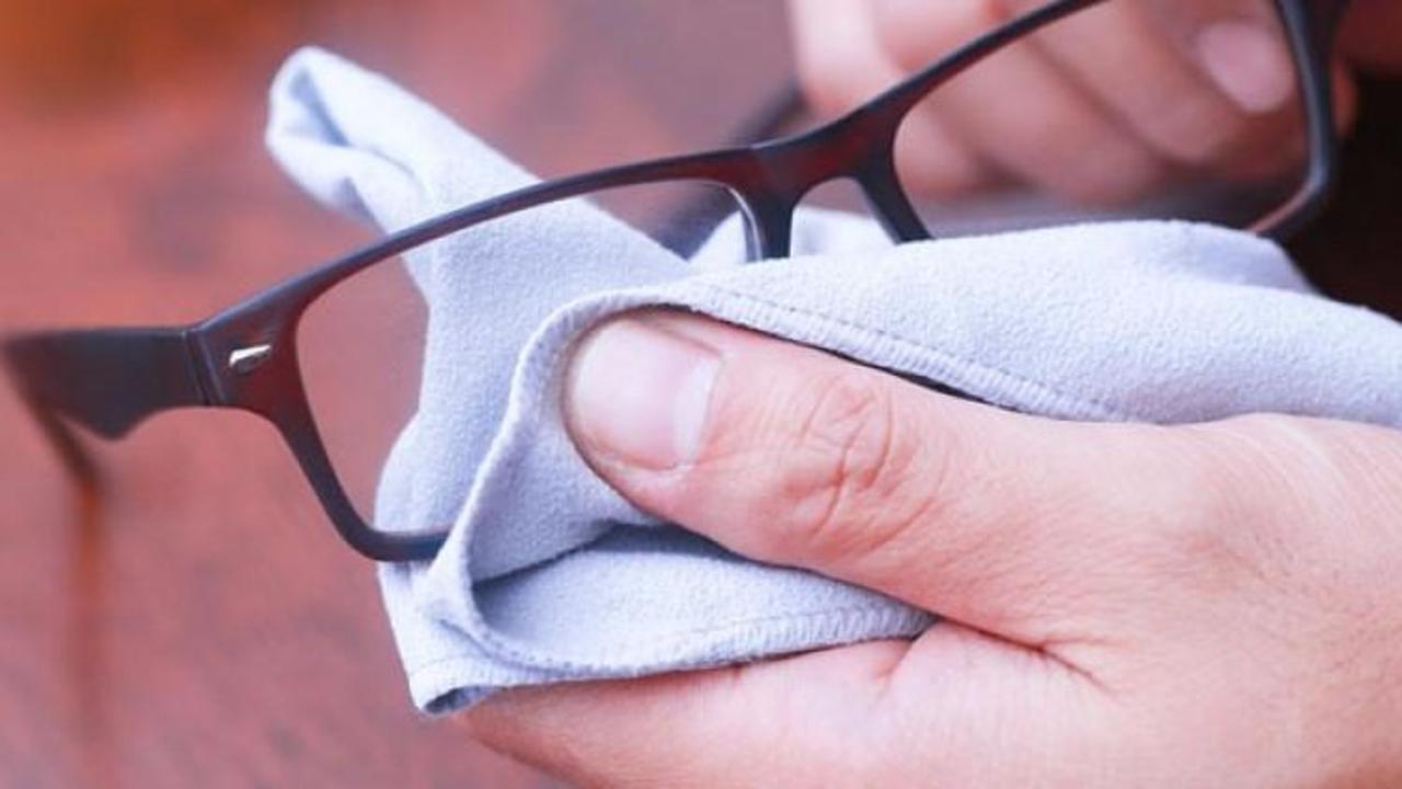 Çizilen gözlük camlarını nasıl onarırız?