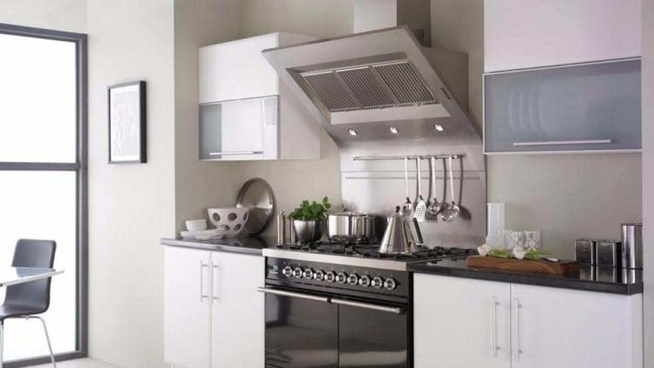 Davlumbazın yağ filtresi nasıl temizlenir?