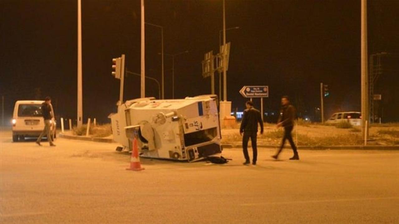 Ağrı'da zırhlı polis aracı devrildi: 1 yaralı