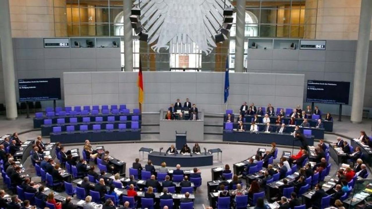Almanya'da ordu için 100 milyar avroluk fon yarın Meclis'te oylanacak
