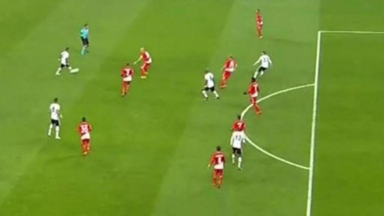 Beşiktaş - Monaco maçında çıldırtan karar!